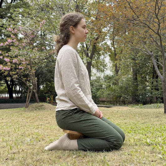 Seiza stool,Kneeling stool for meditation,Single Pedestal Meditation Stool for Ankle Space, Solid Ash Wood Ergonomic Seiza Chair for Yoga & Zen, Posture Support Seat, No Assembly Meditation Bench