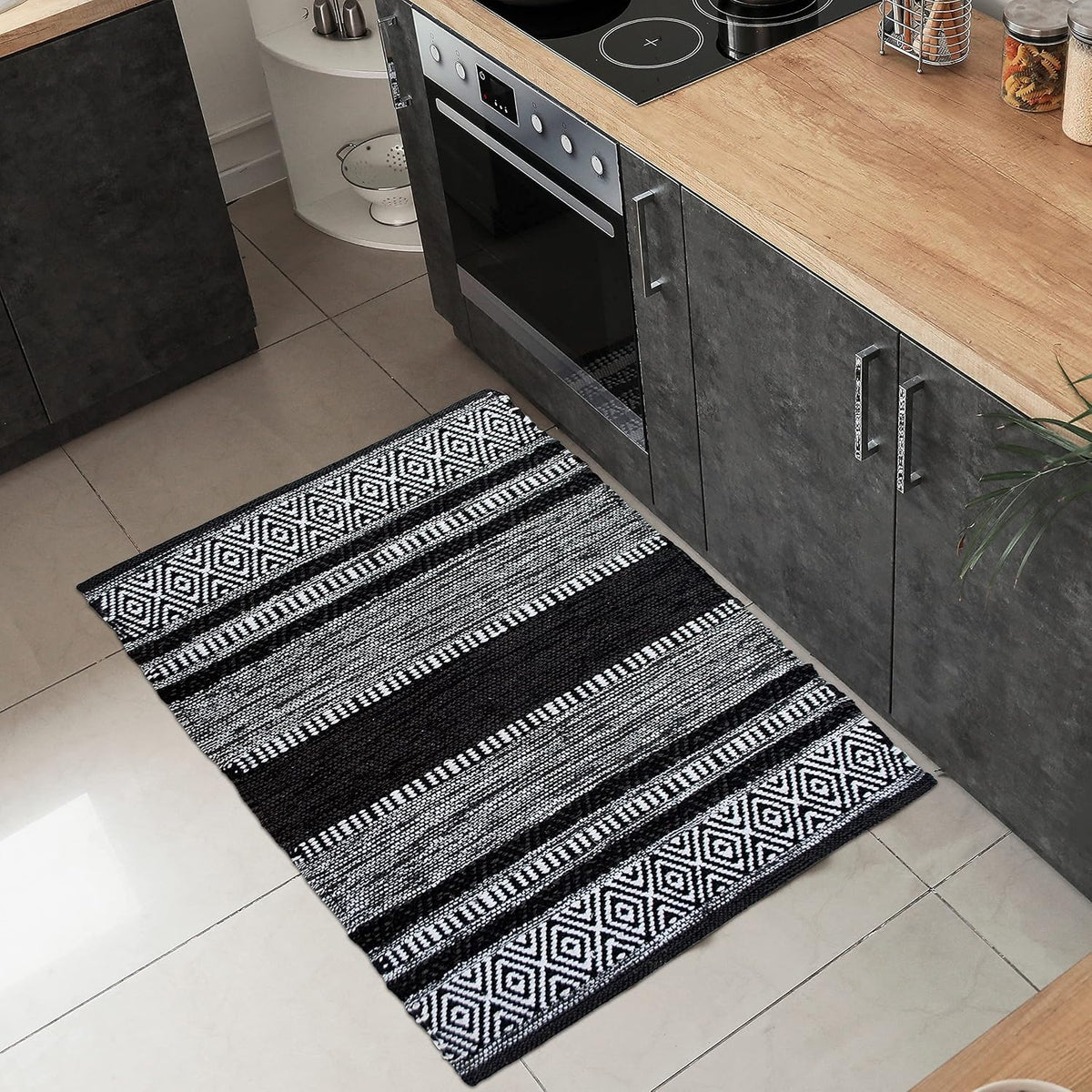 Farmhouse Rug 24''x36'' Black-White | Recycled Cotton Hand Woven Rug, Long Boho Rug | Perfect for Hallways, Kitchens, Bathroom, bedrooms, Meditation Yoga Mat | Machine Wash