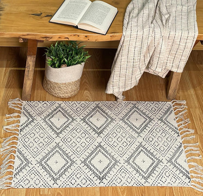 Farmhouse Rug 24''x36'' Black-White | Recycled Cotton Hand Woven Rug, Long Boho Rug | Perfect for Hallways, Kitchens, Bathroom, bedrooms, Meditation Yoga Mat | Machine Wash