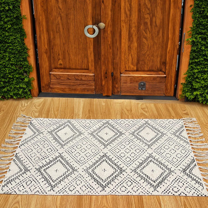 Farmhouse Rug 24''x36'' Black-White | Recycled Cotton Hand Woven Rug, Long Boho Rug | Perfect for Hallways, Kitchens, Bathroom, bedrooms, Meditation Yoga Mat | Machine Wash