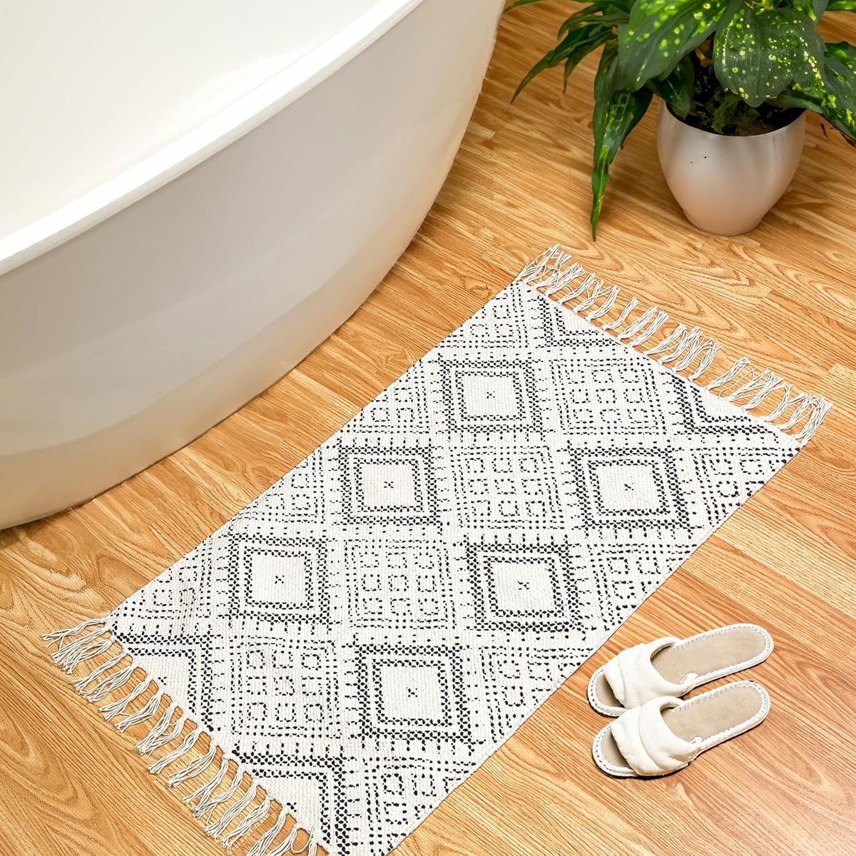 Farmhouse Rug 24''x36'' Black-White | Recycled Cotton Hand Woven Rug, Long Boho Rug | Perfect for Hallways, Kitchens, Bathroom, bedrooms, Meditation Yoga Mat | Machine Wash