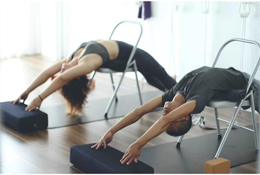 Metal Yoga Chair, Backless Yoga Chair, Steel seat Surface, Yoga assistive Chair, Iyengar Yoga Chair, with Anti-Slip Foot Covers, Rear Single Beam Design, Silver,45cm