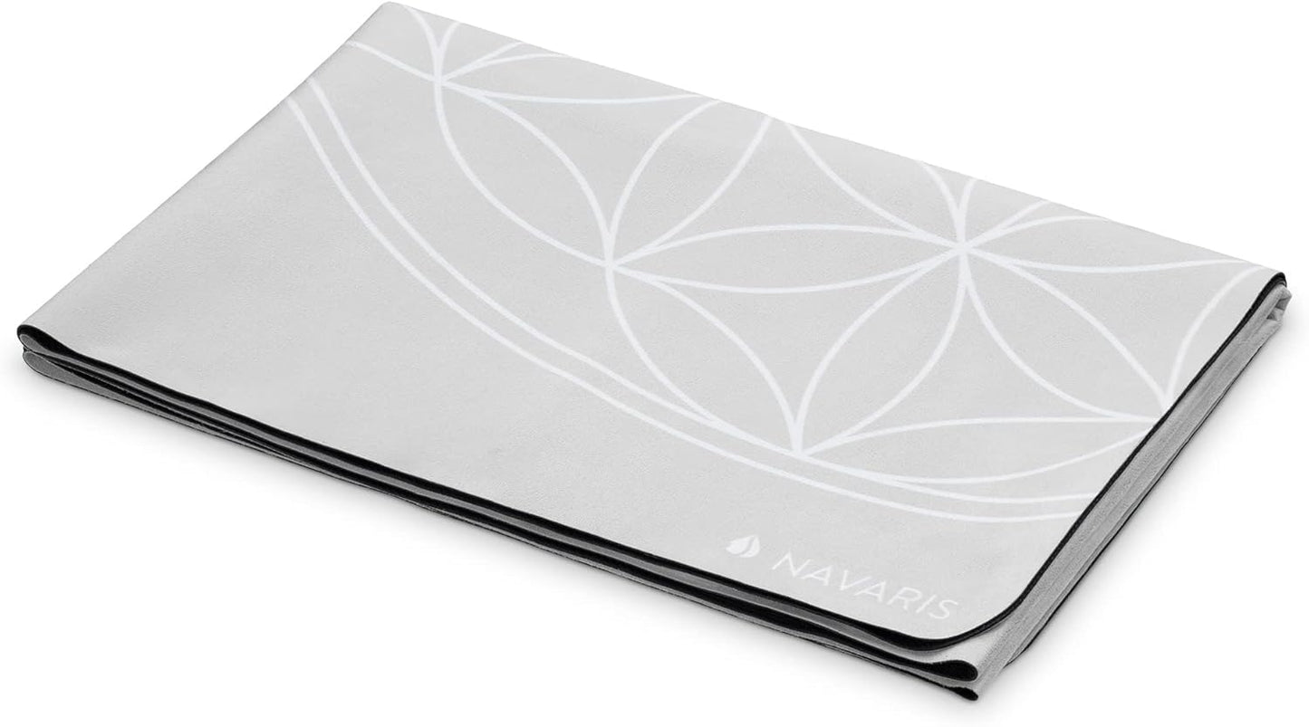 Navaris Foldable Yoga Mat for Travel - 1/16" (1.5mm) Thick Exercise Mat for Pilates, Workout, Gym, Fitness - Non-Slip Folding Portable Mat