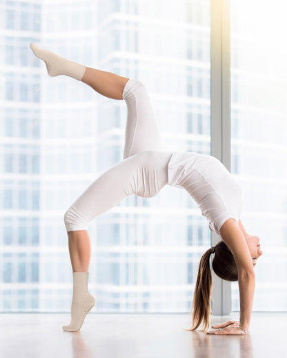 yeuG Pilates Socks for Women Non Slip Grip Socks for Yoga, Barre, Hospital, Barefoot Grippy Yoga Sock Womens Gifts 4 Pairs