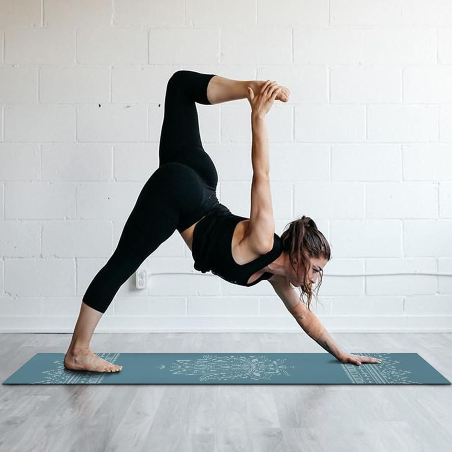 Hot Yoga Mat Towel with Corner Pockets Yoga Towels for Hot Yoga Non Slip with Travel Bag Sweat Absorbent Yoga Blankets Mat Cover for Workout Gym 70"x26" (Mountain-01, 70x26)