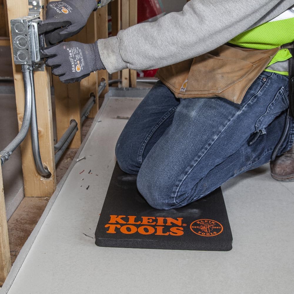 Klein Tools 60135 Kneeling Pads, Adult Men's Soft Thick Closed Cell Soft Foam Professional Tradesman Pro Pads with Handle
