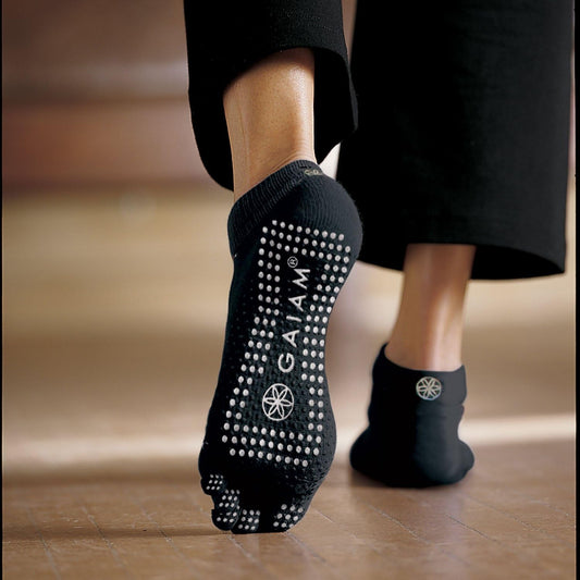 Gaiam 05-52204 Grippy Yoga Socks, Black/Grey, Medium/Large