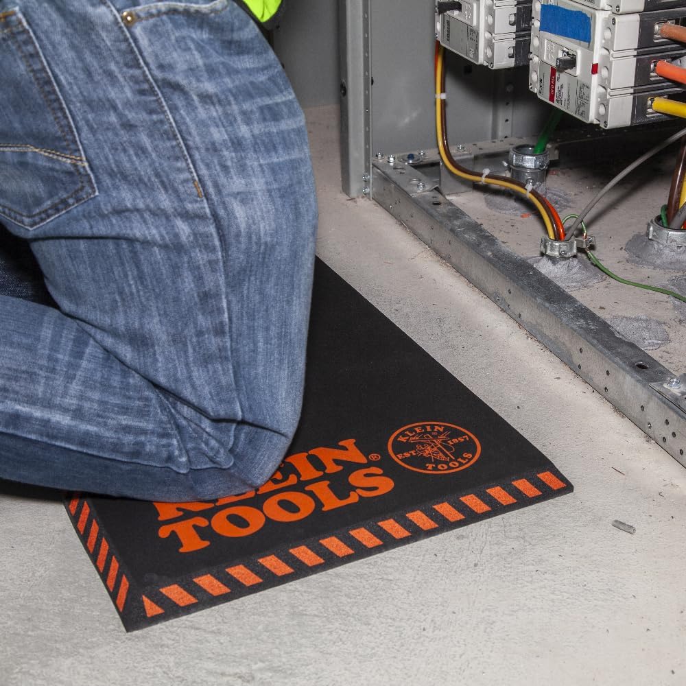 Klein Tools 60135 Kneeling Pads, Adult Men's Soft Thick Closed Cell Soft Foam Professional Tradesman Pro Pads with Handle