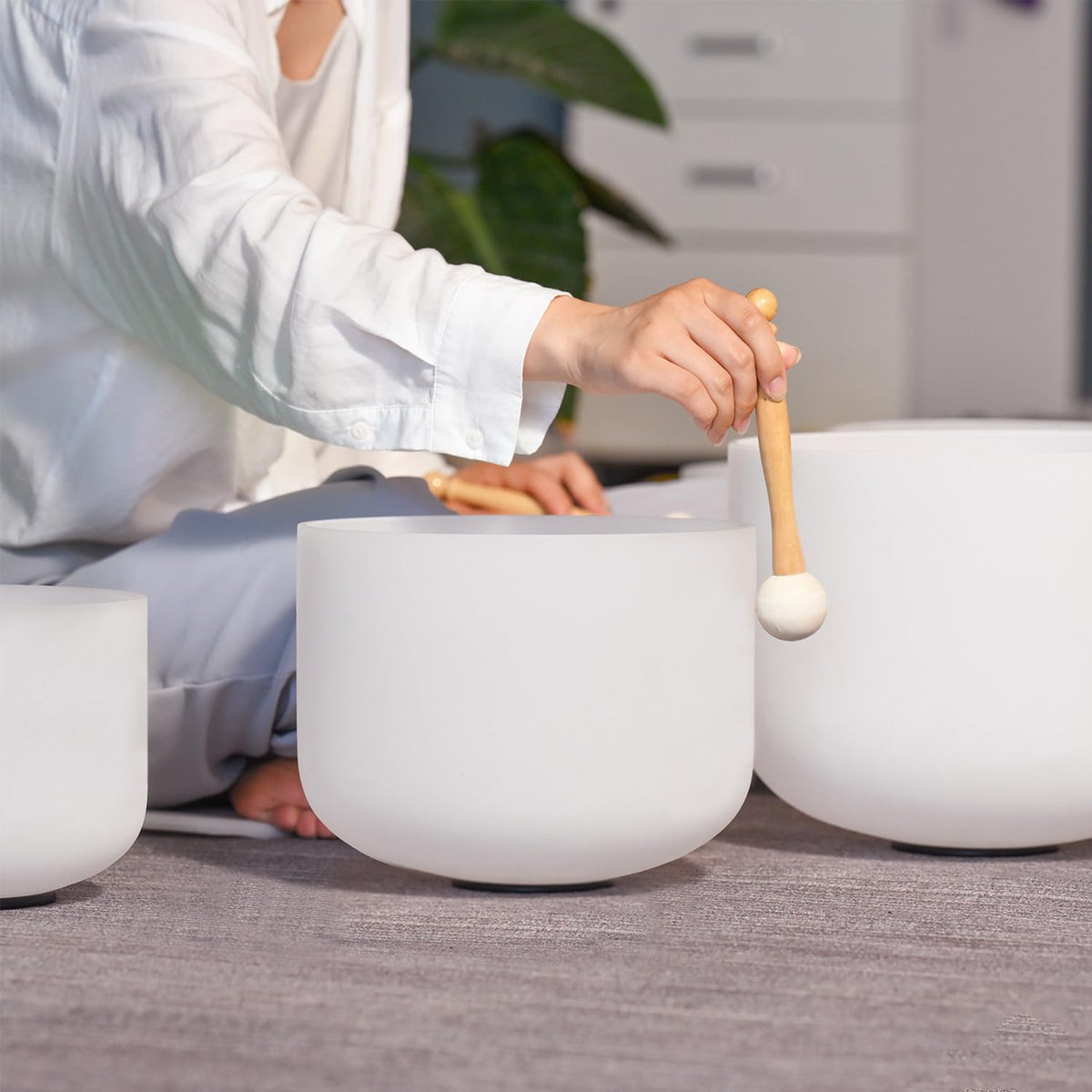 Couple of 2 PCS Yin and Yang Crystal Singing Bowl Set 8 Inch Black and 10 Inch White Mutual Attraction Bowls