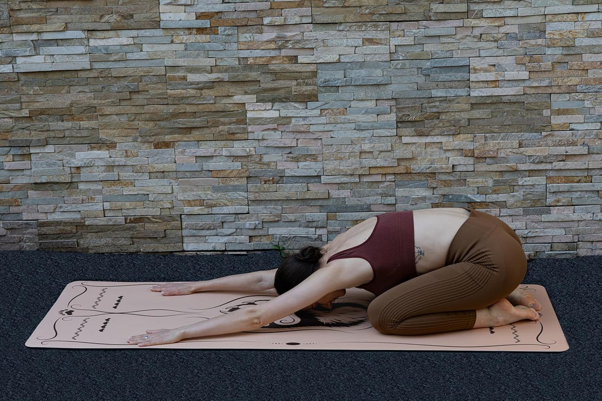 【 】 Yoga Mat * Beast Line -- Unique coating technique, Great wear resistance for a long service life, Vividly printed pattern, Natural rubber base, Strong bounce resilience, Absorb sweat instantly to stay dry, Clean and hygienic.