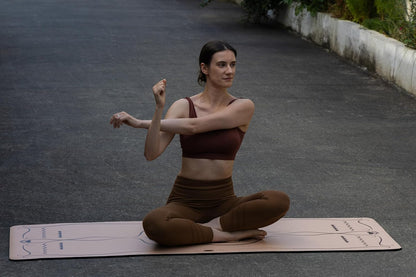 【 】 Yoga Mat * Beast Line -- Unique coating technique, Great wear resistance for a long service life, Vividly printed pattern, Natural rubber base, Strong bounce resilience, Absorb sweat instantly to stay dry, Clean and hygienic.