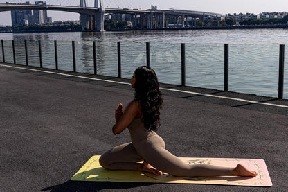 【 】 Yoga Mat * Beast Line -- Unique coating technique, Great wear resistance for a long service life, Vividly printed pattern, Natural rubber base, Strong bounce resilience, Absorb sweat instantly to stay dry, Clean and hygienic.