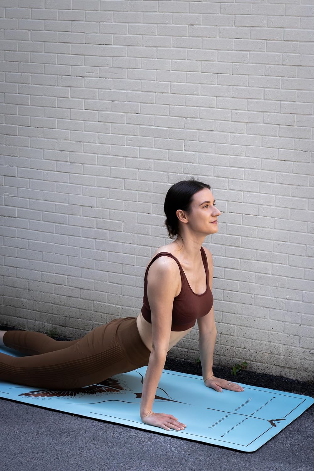【 】 Yoga Mat * Beast Line -- Unique coating technique, Great wear resistance for a long service life, Vividly printed pattern, Natural rubber base, Strong bounce resilience, Absorb sweat instantly to stay dry, Clean and hygienic.