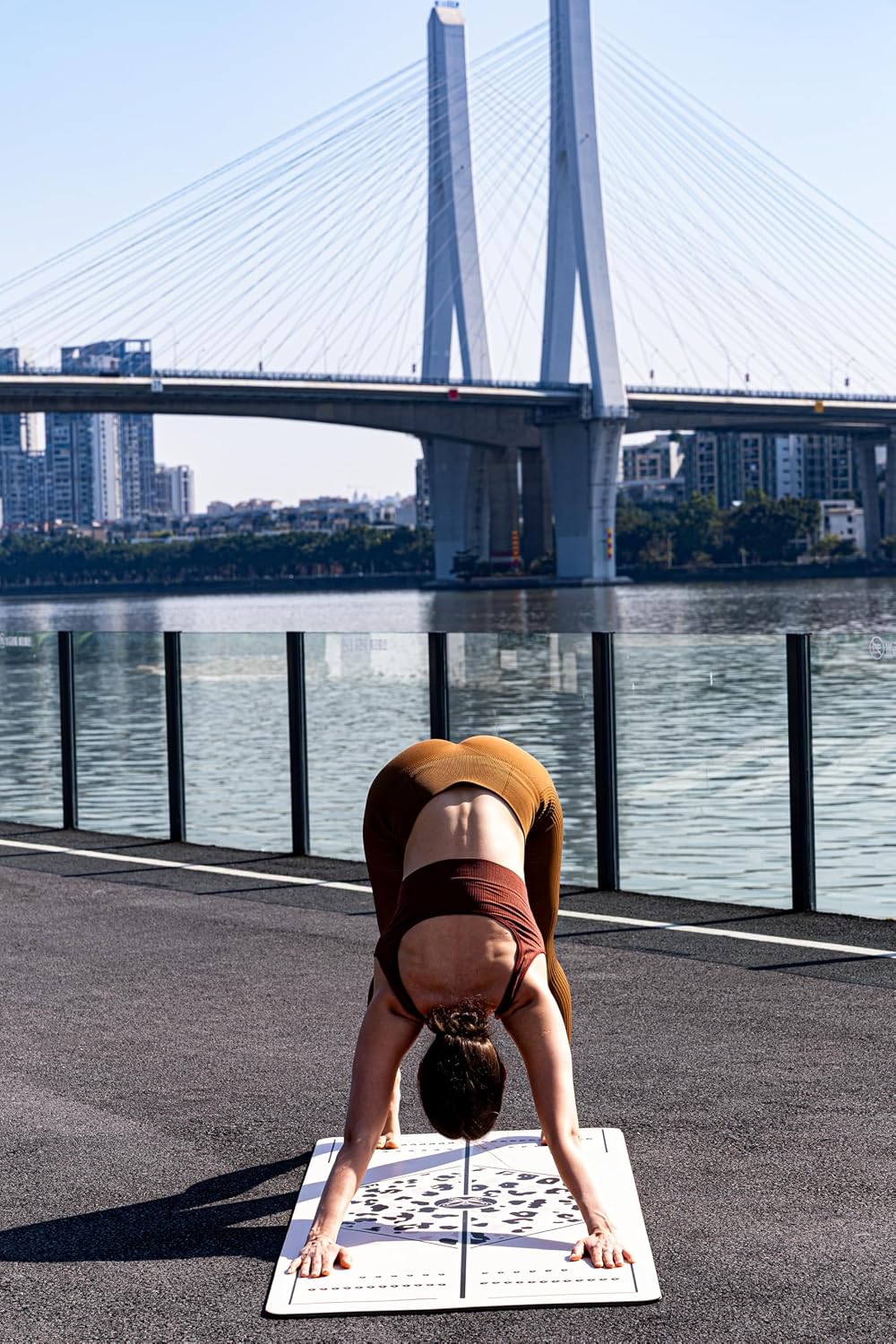 【 】 Yoga Mat * Beast Line -- Unique coating technique, Great wear resistance for a long service life, Vividly printed pattern, Natural rubber base, Strong bounce resilience, Absorb sweat instantly to stay dry, Clean and hygienic.