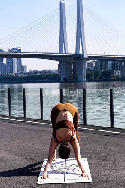 【 】 Yoga Mat * Beast Line -- Unique coating technique, Great wear resistance for a long service life, Vividly printed pattern, Natural rubber base, Strong bounce resilience, Absorb sweat instantly to stay dry, Clean and hygienic.