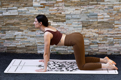【 】 Yoga Mat * Beast Line -- Unique coating technique, Great wear resistance for a long service life, Vividly printed pattern, Natural rubber base, Strong bounce resilience, Absorb sweat instantly to stay dry, Clean and hygienic.