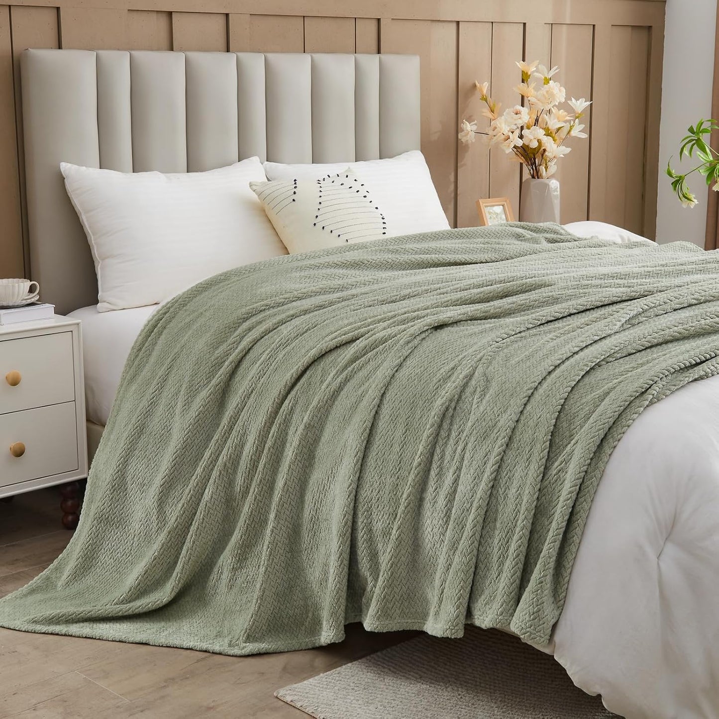 NEWCOSPLAY Super Soft Throw Blanket Light Purple Premium Silky Flannel Fleece Leaves Pattern Lightweight Bed Blanket All Season Use (Light Purple, Throw(50"x60")) - Colors A