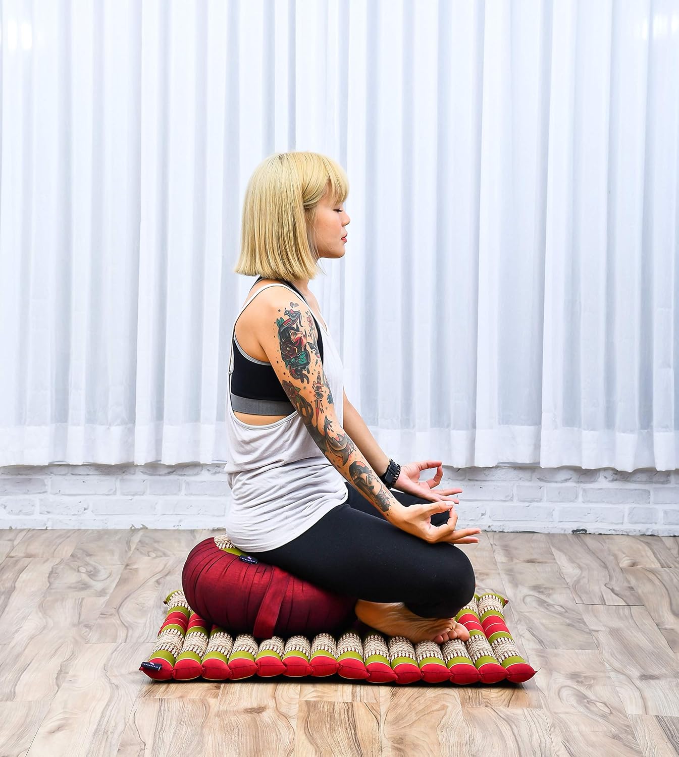 Leewadee Meditation Cushion Set – 1 Round Zafu Meditation Pillow and 1 Square Roll-Up Zabuton Meditation Mat, Pillows Bundle Filled with Kapok
