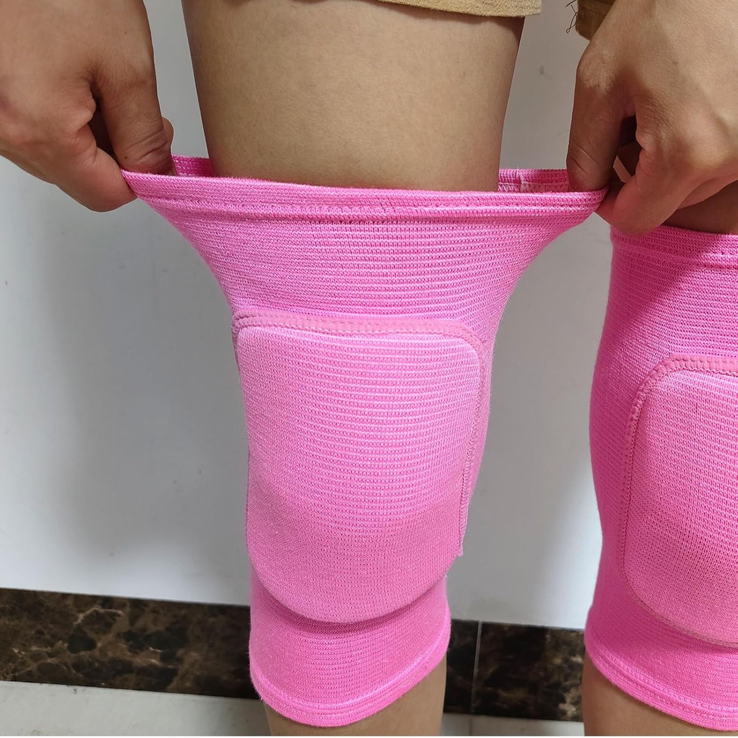Anti slip sponge, soft and breathable men's, women's, girls', and children's black knee pads suitable for sports scenes such as volleyball, football, dance, yoga, wrestling, running, cycling, etc (Black, Large)