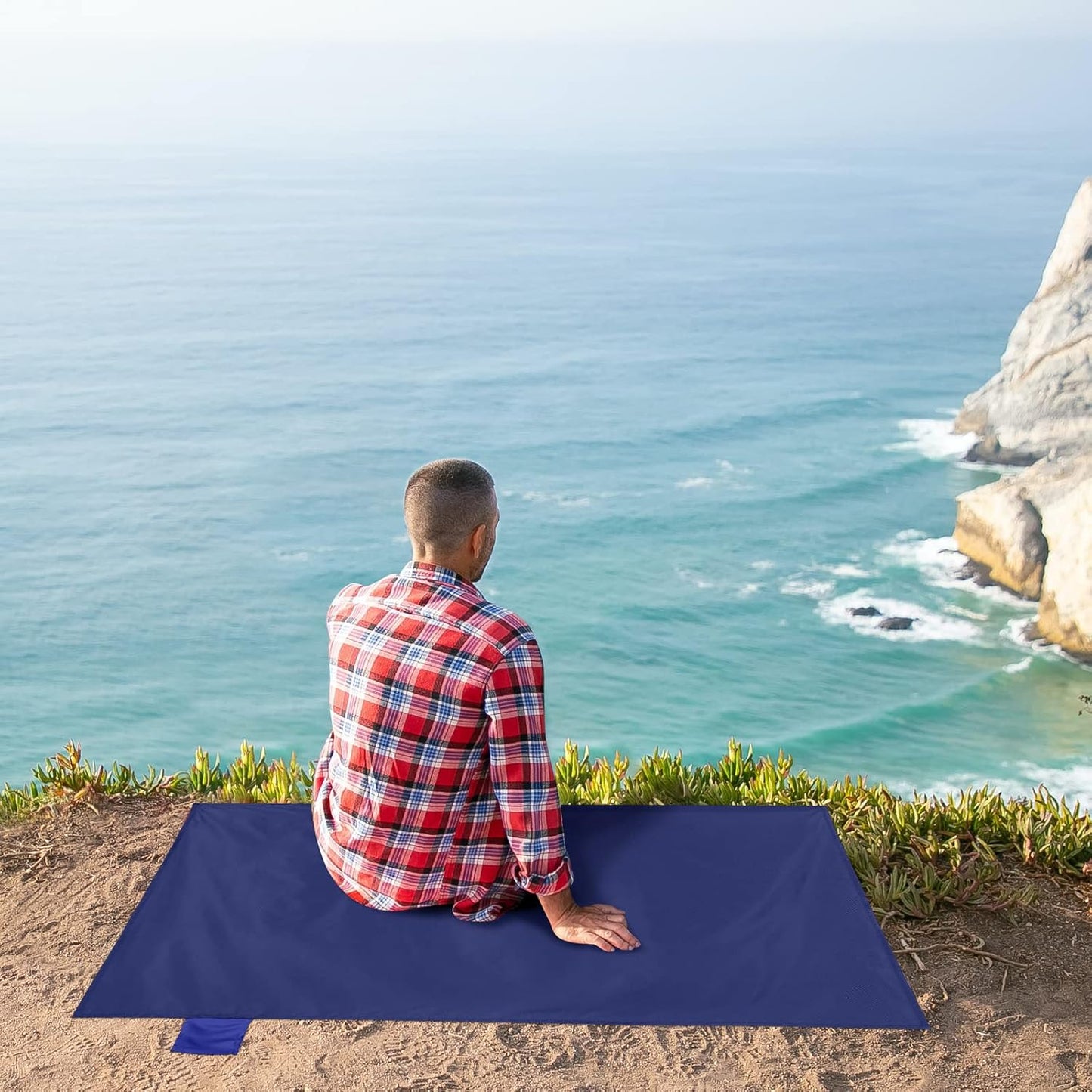 Odoland Beach Blanket Picnic Blanket, 43.3" x 27.5" SandProof Waterproof Outdoor Pocket Blanket with Portable Bag, Foldable Lightweight Sand Free Beach Mat for 1 People Hiking, Camping, Travel, Pink