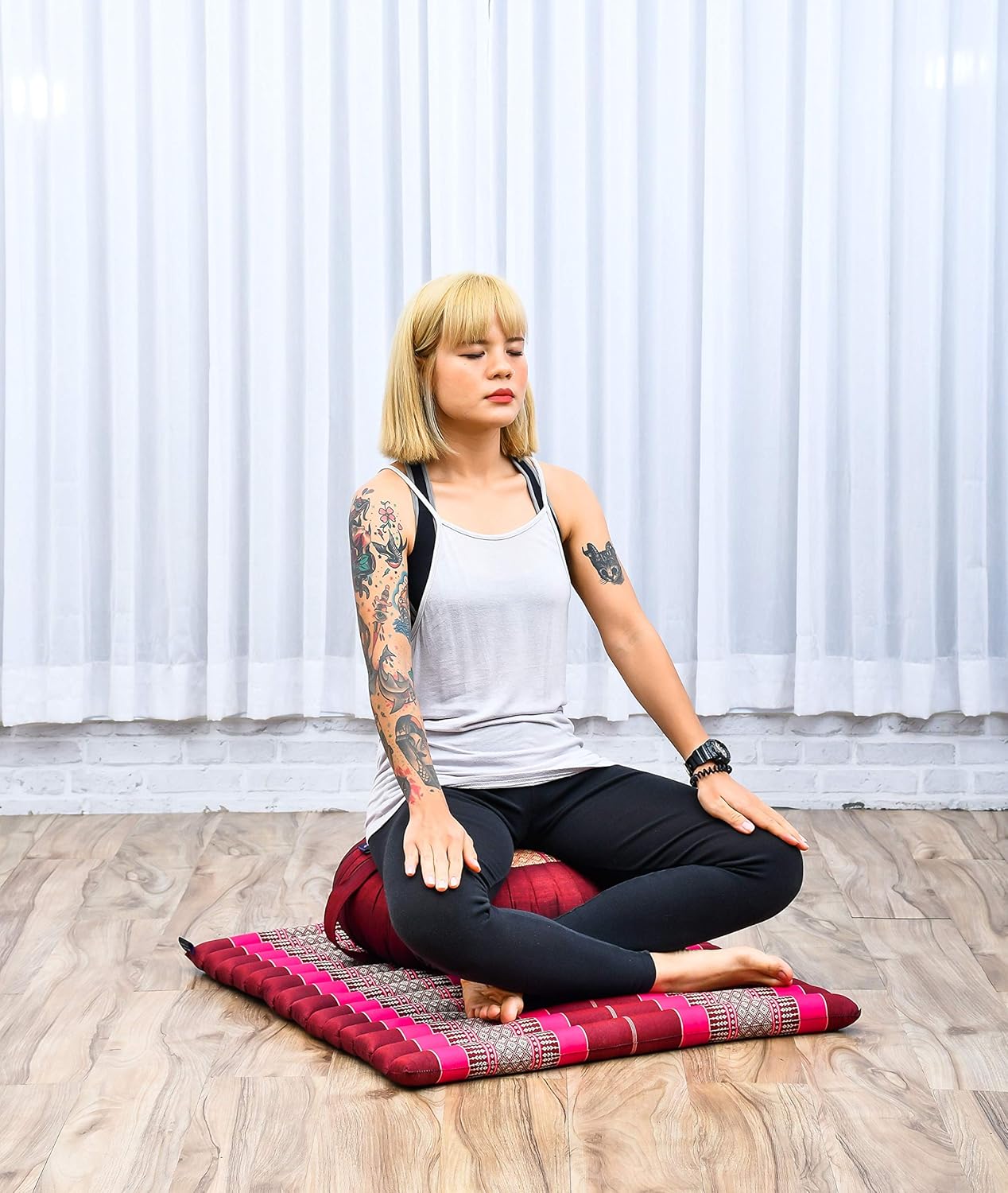 Leewadee Meditation Cushion Set – 1 Round Zafu Meditation Pillow and 1 Square Roll-Up Zabuton Meditation Mat, Pillows Bundle Filled with Kapok