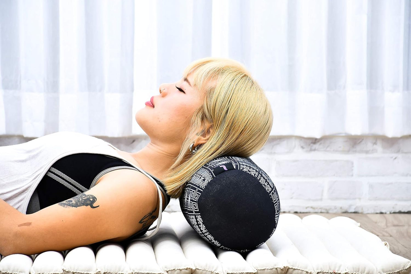 Leewadee Small Yoga Bolster – Shape-Retaining Cervical Neck Roll, Tube Pillow for Comfortable Reading, Kapok Filling, 22 x 6 x 6 inches