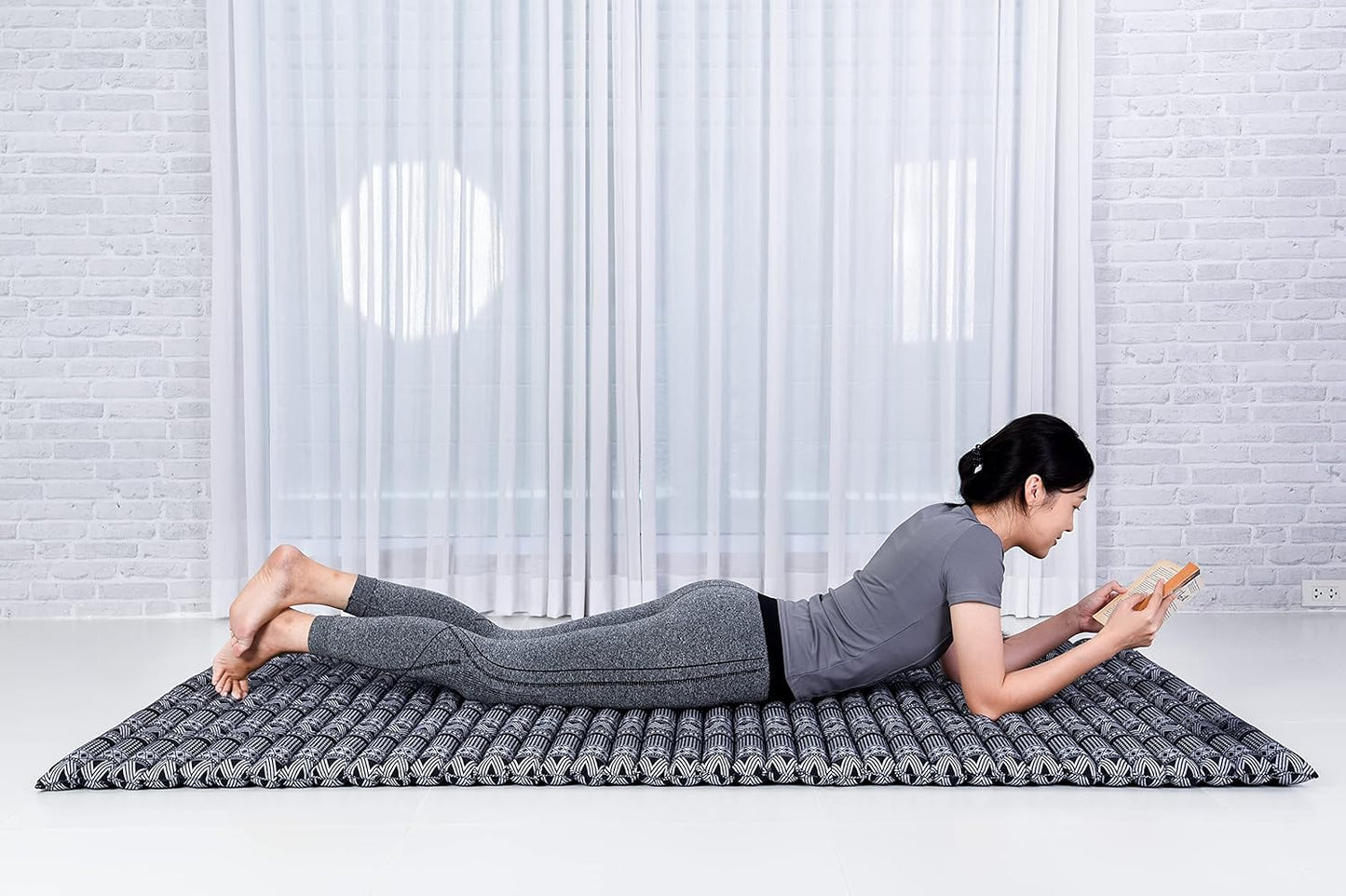 Leewadee - Kapok Roll Mat – Handcrafted Folding Sleep & Relaxation Mattress from Thailand, Ideal as Guest Bed, Camping Mat, Yoga Mat or Traditional Futon, 75 x 39 inches, Anthracite