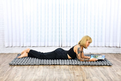 Leewadee - Kapok Roll Mat – Handcrafted Folding Sleep & Relaxation Mattress from Thailand, Ideal as Guest Bed, Camping Mat, Yoga Mat or Traditional Futon, 75 x 39 inches, Anthracite