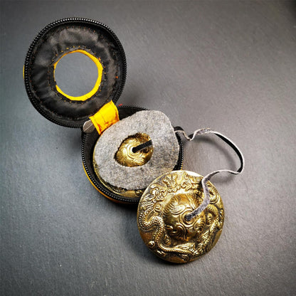 Tibetan Tingsha Bell Set - Tibetan Cymbals - for Sound Healing, Yoga, Meditation, and Mindfulness,Handmade in Nepal,Made of Bronze,Plain Pattern,Black Color，7.7cm/3.0 inch