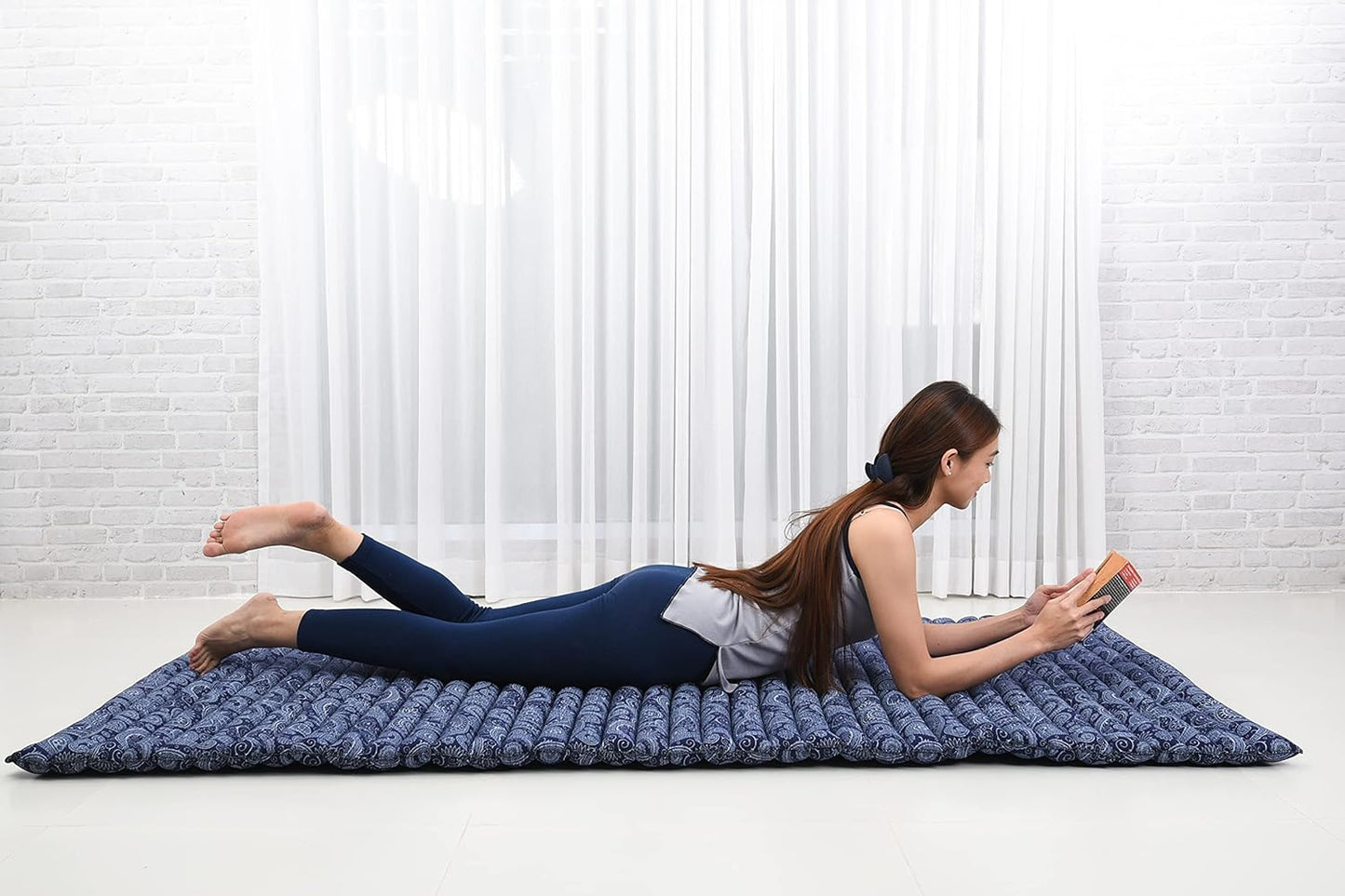 Leewadee - Kapok Roll Mat – Handcrafted Folding Sleep & Relaxation Mattress from Thailand, Ideal as Guest Bed, Camping Mat, Yoga Mat or Traditional Futon, 75 x 39 inches, Anthracite