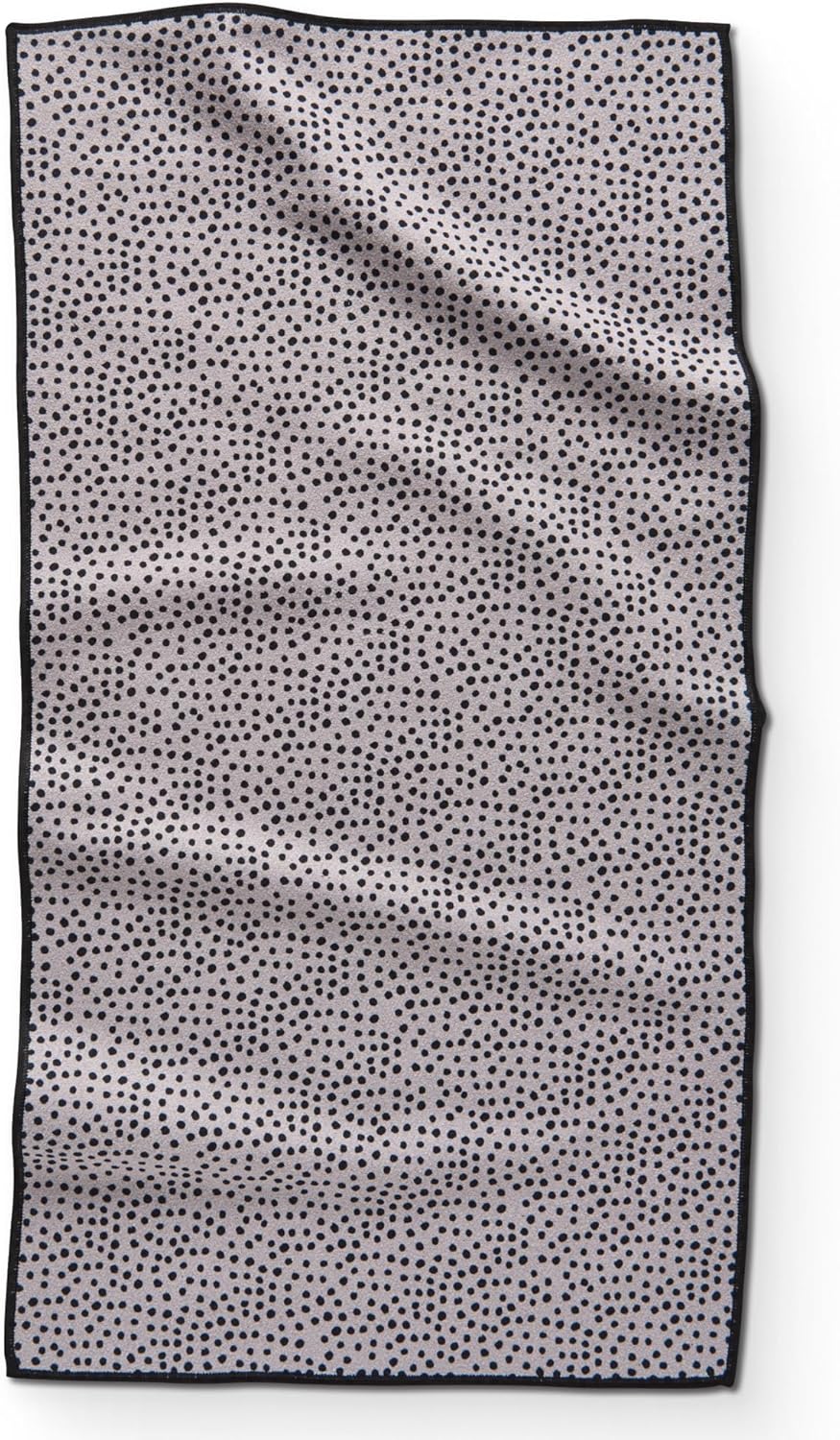 GEOMETRY Gym Towel for Working Out - Compact & Quick Dry, Super Absorbent Microfiber Sweat Towel - Premium Microfiber for Gym - Zig, 16" x 30", 1 Piece