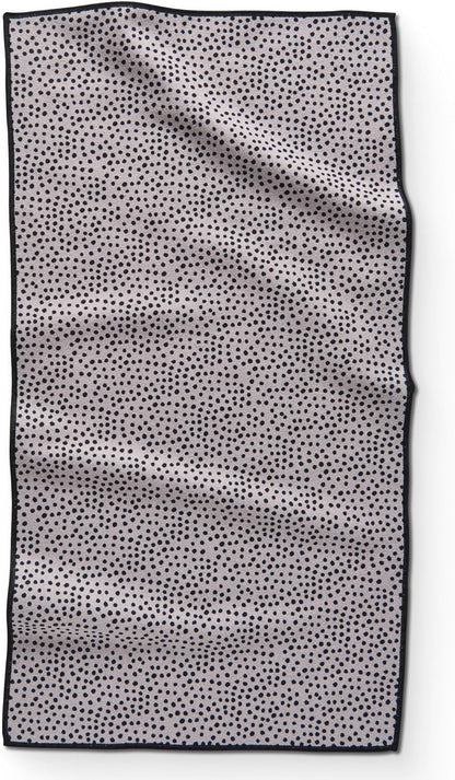 GEOMETRY Gym Towel for Working Out - Compact & Quick Dry, Super Absorbent Microfiber Sweat Towel - Premium Microfiber for Gym - Zig, 16" x 30", 1 Piece