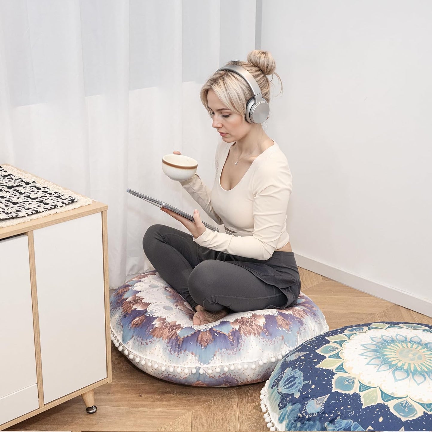 Meditation Cushion 32 Inch Round, Large Floor Pillow Seating for Adults, Bohemian Mandala Yoga Cushion, Extra Thick Memory Foam Removable Washable Cover, Ideal Gift & Holiday Decor, Blue