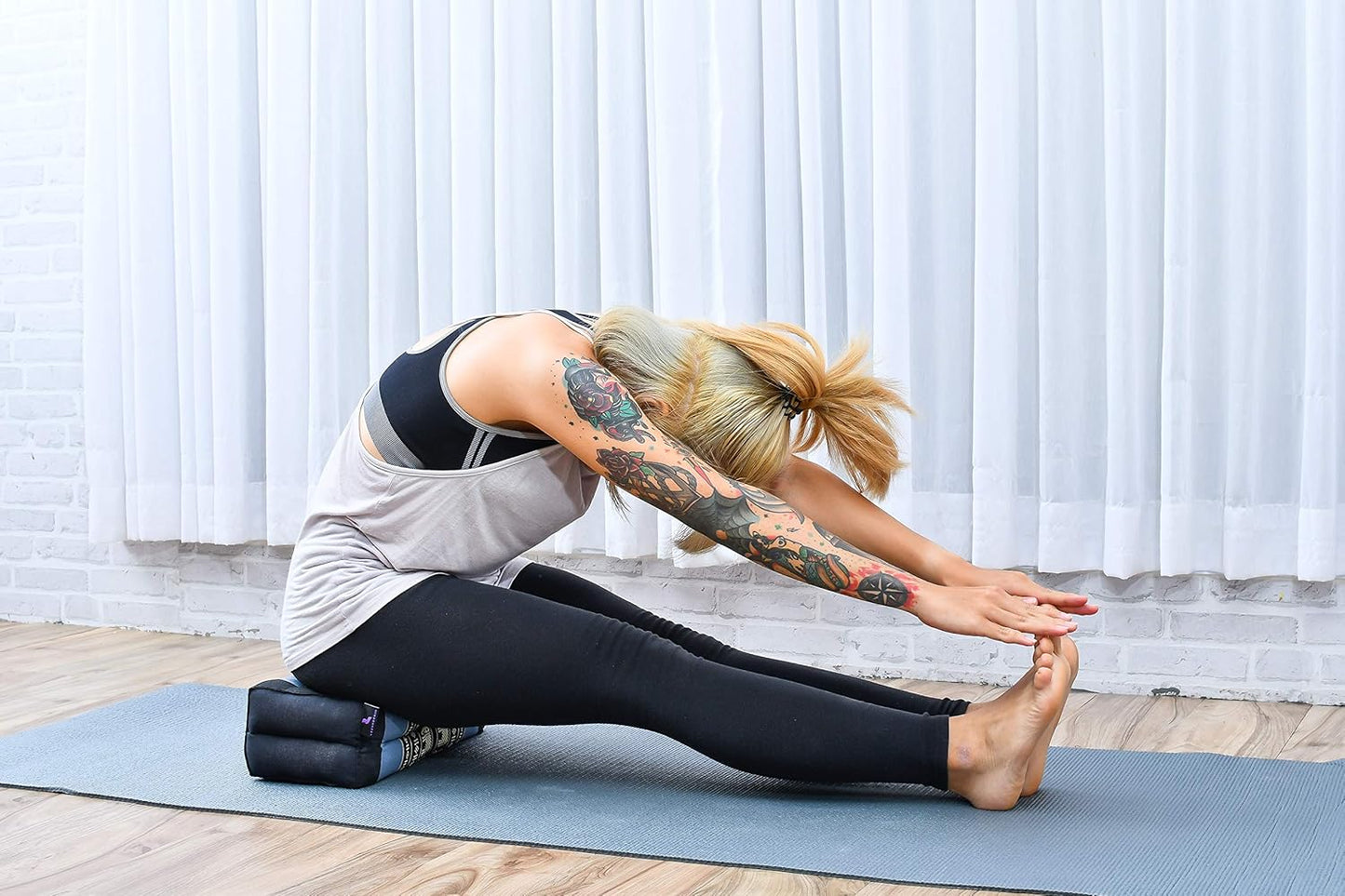 Leewadee Yoga Block – Floor Cushion for Yoga Practice, Meditation Seat Cushion for Workouts Filled with Kapok