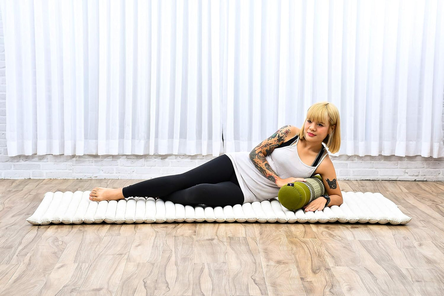 Leewadee Small Yoga Bolster – Shape-Retaining Cervical Neck Roll, Tube Pillow for Comfortable Reading, Kapok Filling, 22 x 6 x 6 inches
