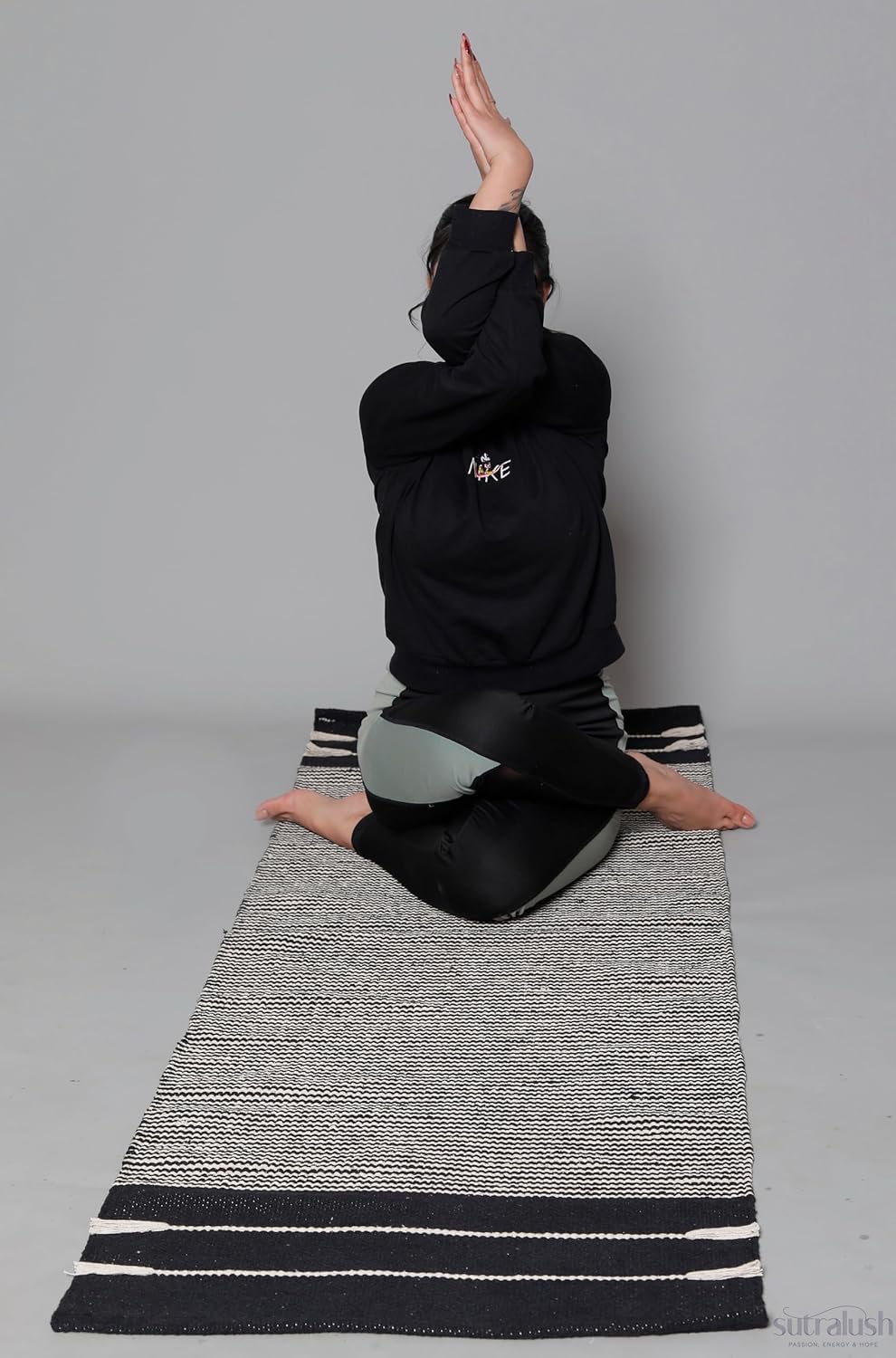 Organic Cotton Yoga Rug, Handwoven Non-Slip Yoga Mat 72x24 Inch, Washable Breathable Fitness Mat for Yoga, Pilates & Meditation, Black & White