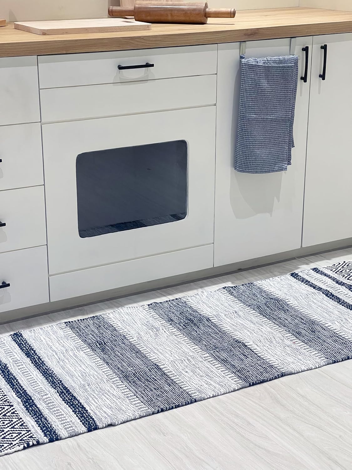 Chardin home Farmhouse Rug 24''x36'' Black-White | Recycled Cotton Hand Woven Rug, Long Boho Rug | Perfect for Hallways, Kitchens, Bathroom, bedrooms, Meditation Yoga Mat | Machine Wash