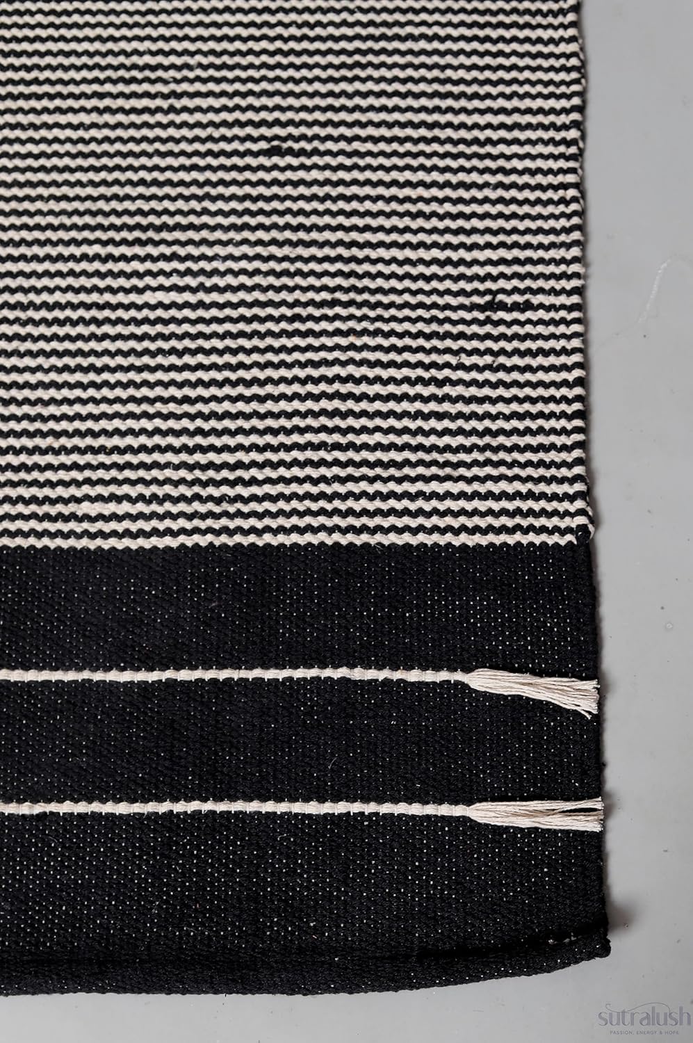 Organic Cotton Yoga Rug, Handwoven Non-Slip Yoga Mat 72x24 Inch, Washable Breathable Fitness Mat for Yoga, Pilates & Meditation, Black & White