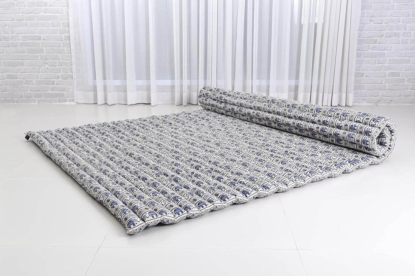 Leewadee - Kapok Roll Mat – Handcrafted Folding Sleep & Relaxation Mattress from Thailand, Ideal as Guest Bed, Camping Mat, Yoga Mat or Traditional Futon, 75 x 39 inches, Anthracite