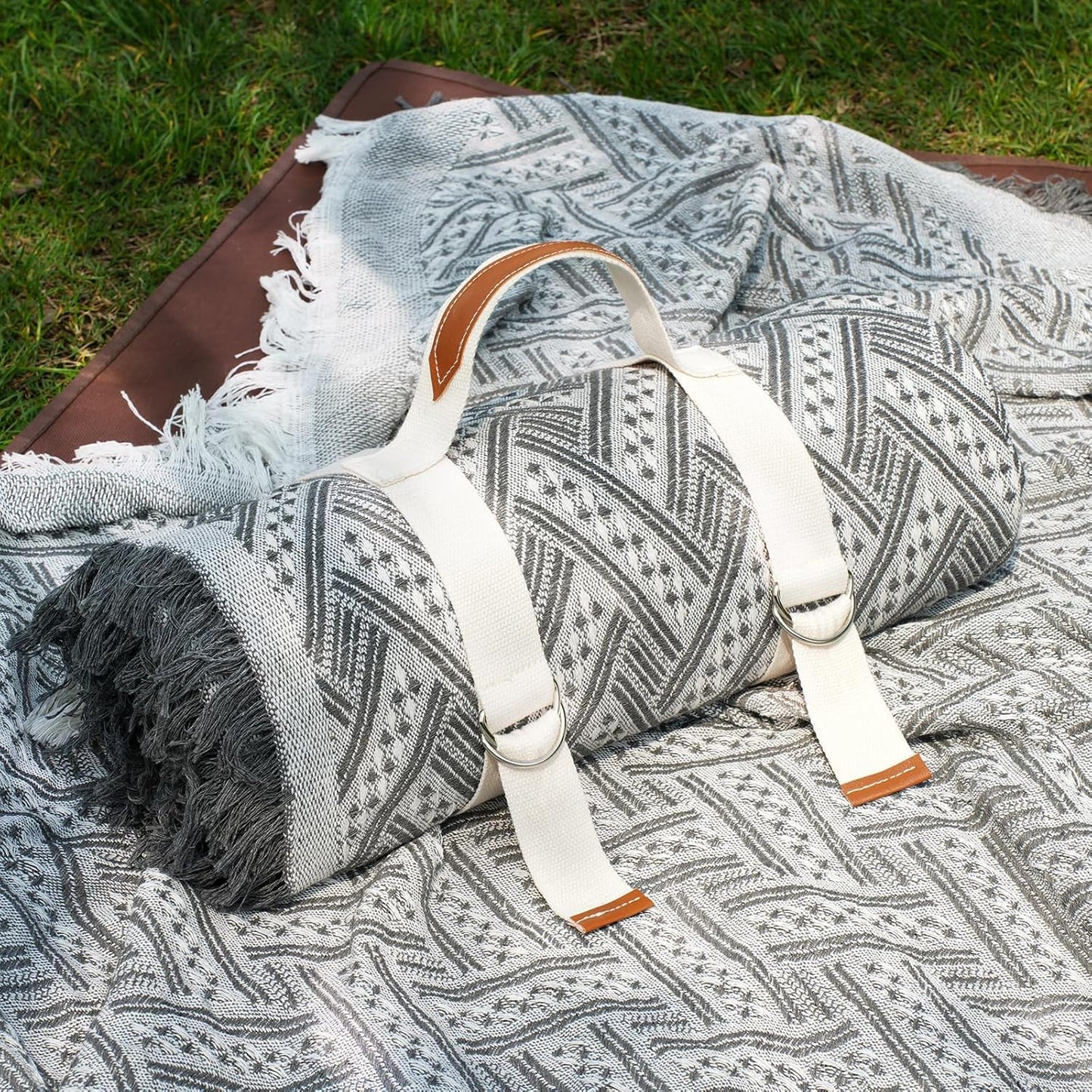 Genovega 2 in 1 Extra Large Rug Outdoor Picnic Blanket Waterproof Woven Boho Mat Giant Beach Towel Travel Essential Yoga Accessories Park Patio Lawn Garden Ground Music Festival Concert Must Have