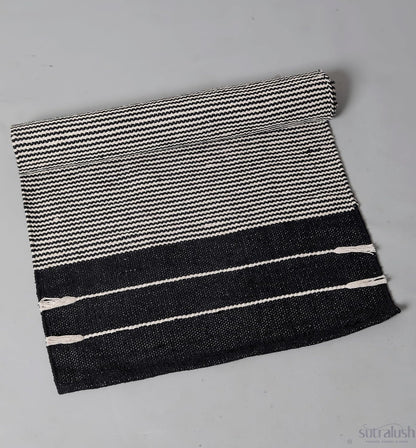 Organic Cotton Yoga Rug, Handwoven Non-Slip Yoga Mat 72x24 Inch, Washable Breathable Fitness Mat for Yoga, Pilates & Meditation, Black & White