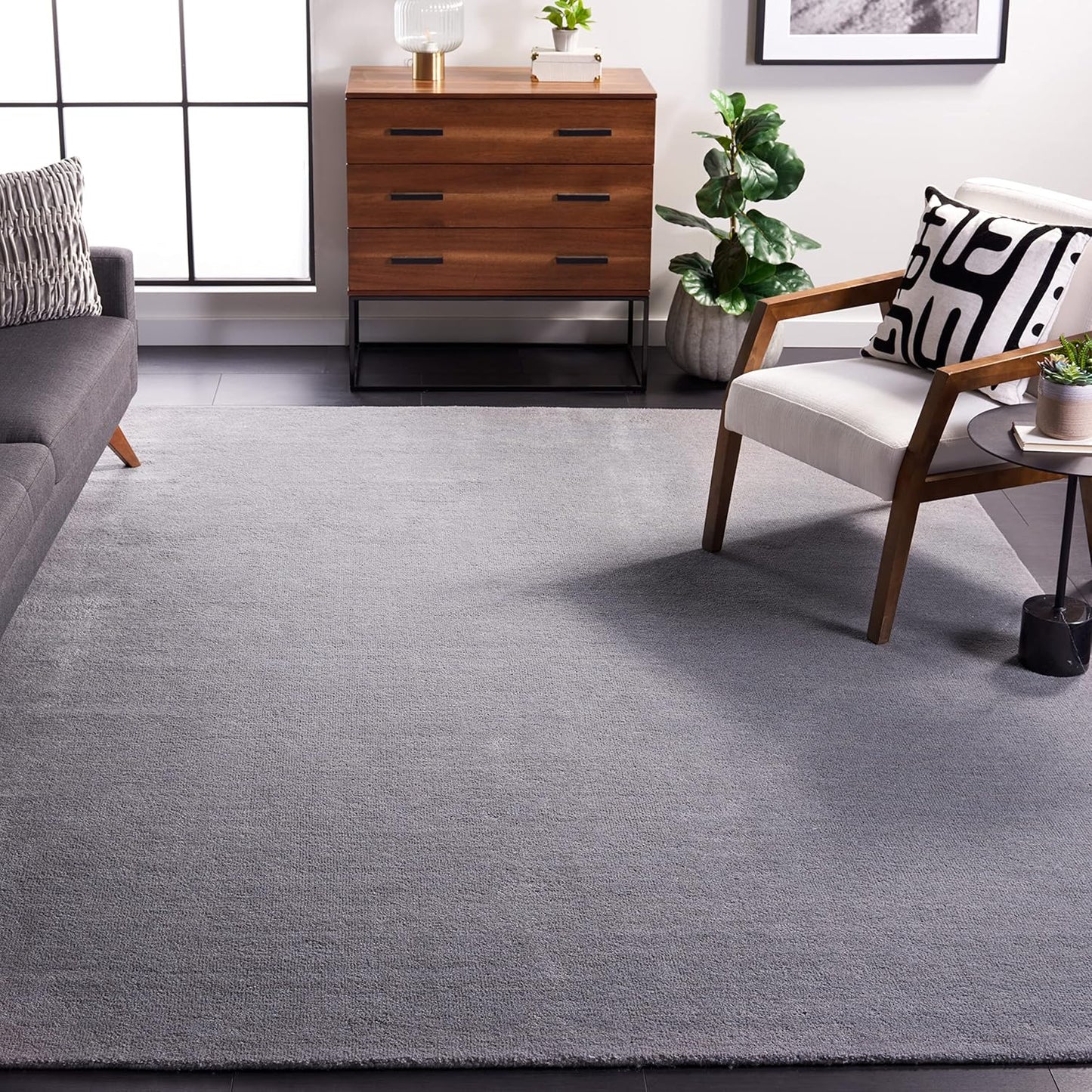 SAFAVIEH Himalaya Collection 6' Round Black HIM610C Handmade Premium Wool Area Rug