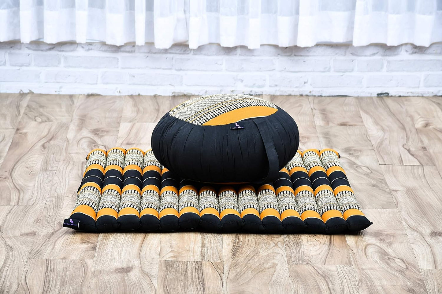 Leewadee Meditation Cushion Set – 1 Round Zafu Meditation Pillow and 1 Square Roll-Up Zabuton Meditation Mat, Pillows Bundle Filled with Kapok