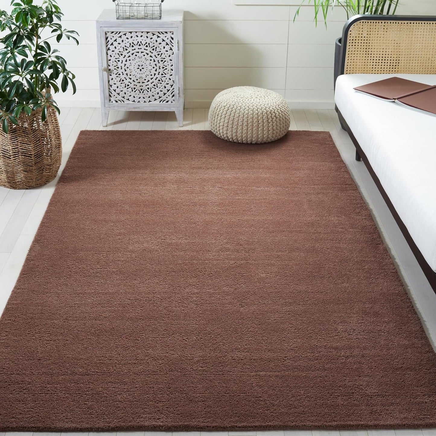 SAFAVIEH Himalaya Collection 6' Round Black HIM610C Handmade Premium Wool Area Rug