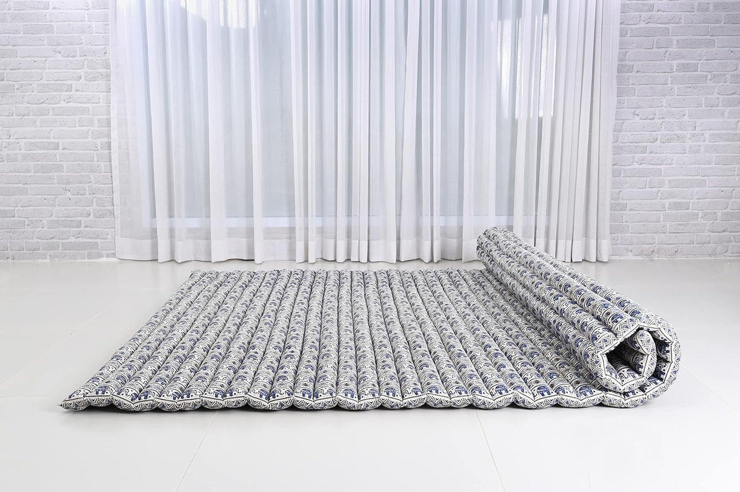 Leewadee - Kapok Roll Mat – Handcrafted Folding Sleep & Relaxation Mattress from Thailand, Ideal as Guest Bed, Camping Mat, Yoga Mat or Traditional Futon, 75 x 39 inches, Anthracite
