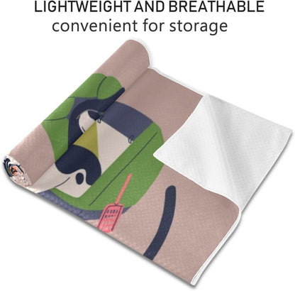 Yoga Mat Towel, Non-Slip Hot Yoga Towel, Sweat Absorbent and Non-Slip, Lightweight and Easy to Travel, Suitable for Hot Yoga, Pilates and Fitness, Watercolor Raccoon and Plant Pattern
