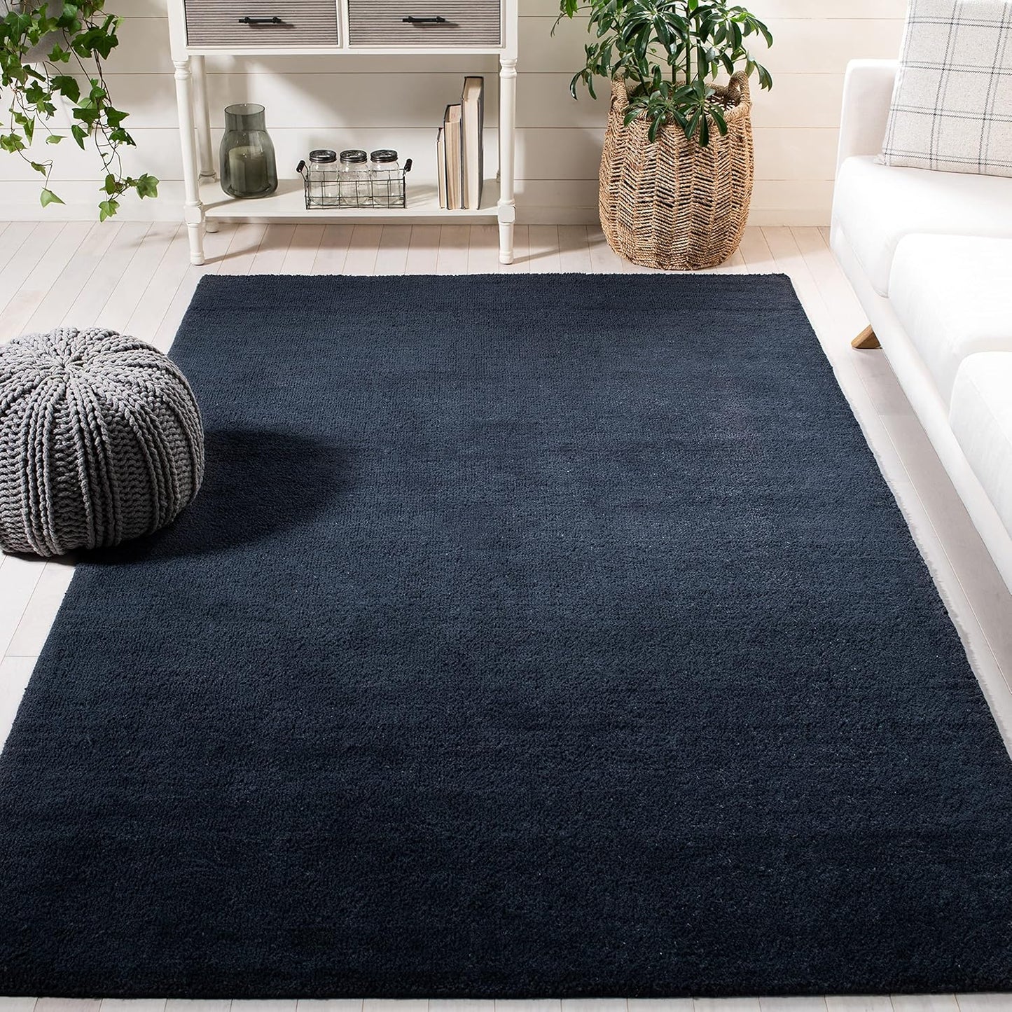 SAFAVIEH Himalaya Collection 6' Round Black HIM610C Handmade Premium Wool Area Rug