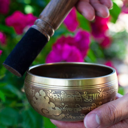 Premium Tibetan Singing Bowl Set – Handmade in Nepal Sound & Meditation Bowl – Spiritual Decor for Yoga, Wellness Spaces & Relaxation (Brown & Red)