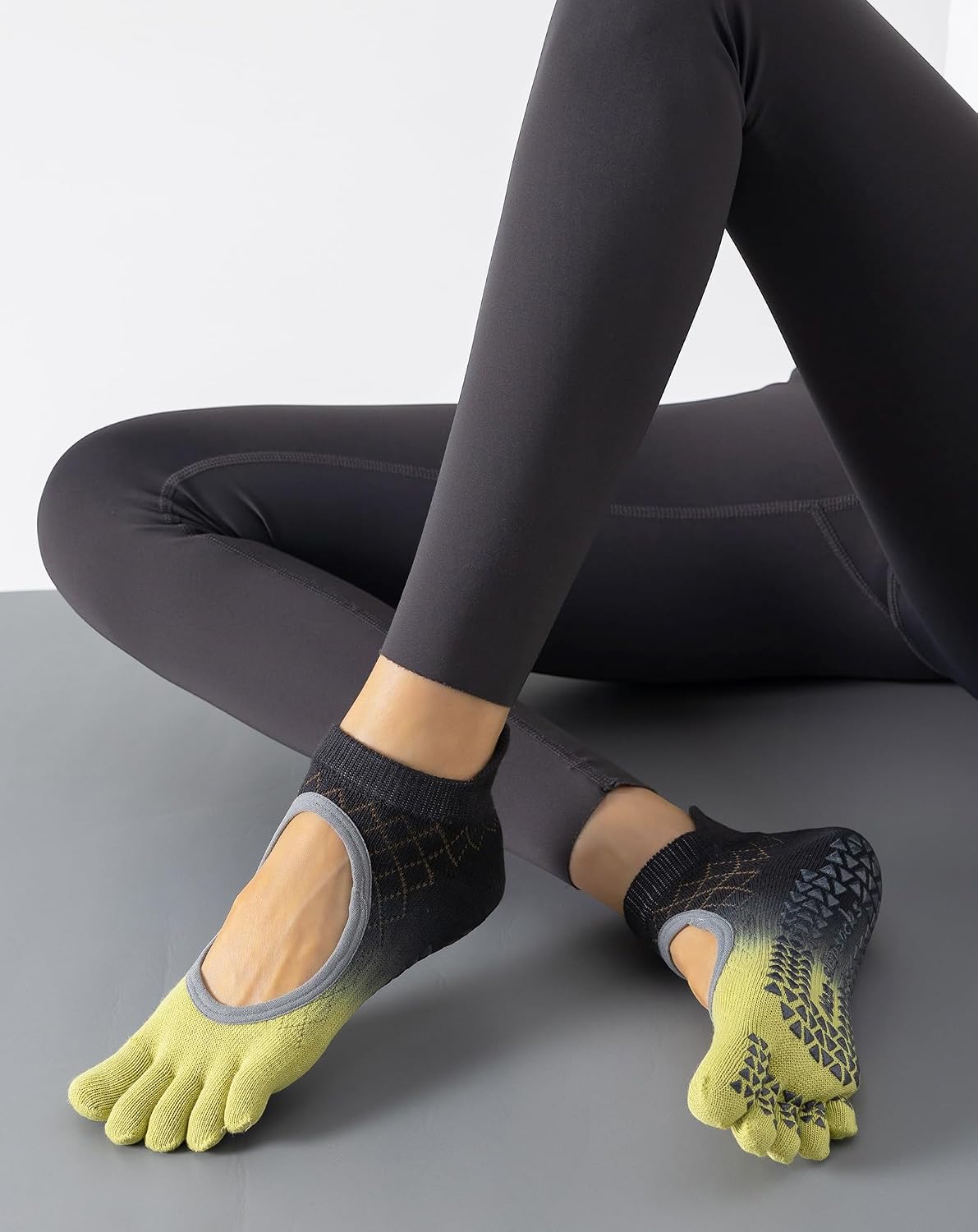 Yawlsow 3 Pairs Pilates Yoga Toe Socks with Grips for Women, Five Toe Non-Slip Socks for Barre Ballet Fitness Hospital