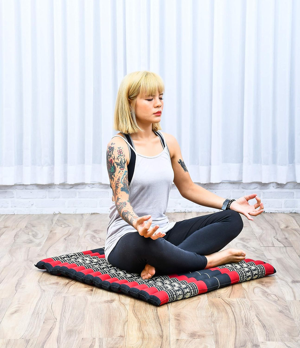 Zabuton Seating Cushion – Square Floor Seat for Meditation Exercises, Light Yoga Mat Filled with Kapok